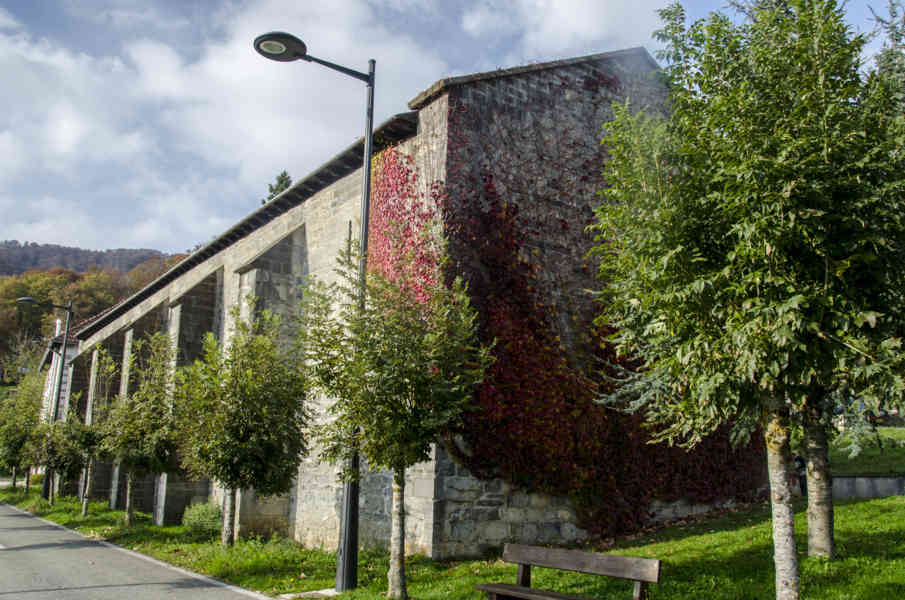 Comunidad Foral de Navarra 167 - Orreaga-Roncesvalles - la Itzandegia - albergue de peregrinos.jpg